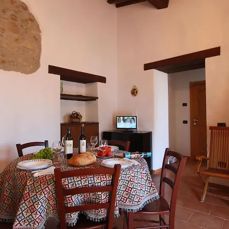 Bliss With Pool, Wine And Tails Holiday home *