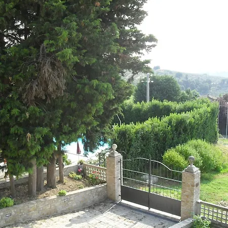 Bliss With Pool, Wine And Tails
