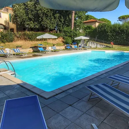 Bliss With Pool, Wine And Tails Holiday home *